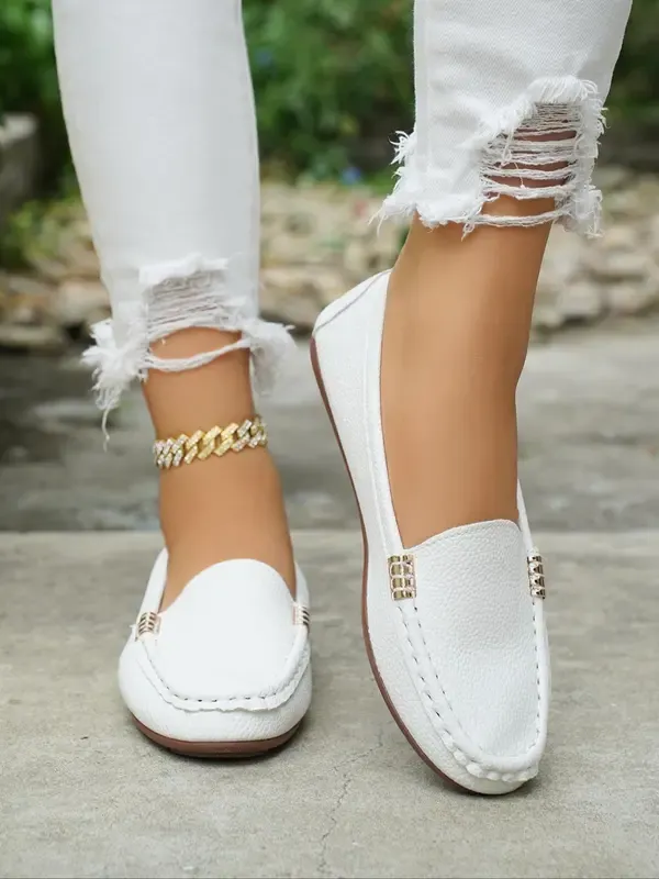 Mocassins plats confort pour femme avec chaîne métallique – Image 4