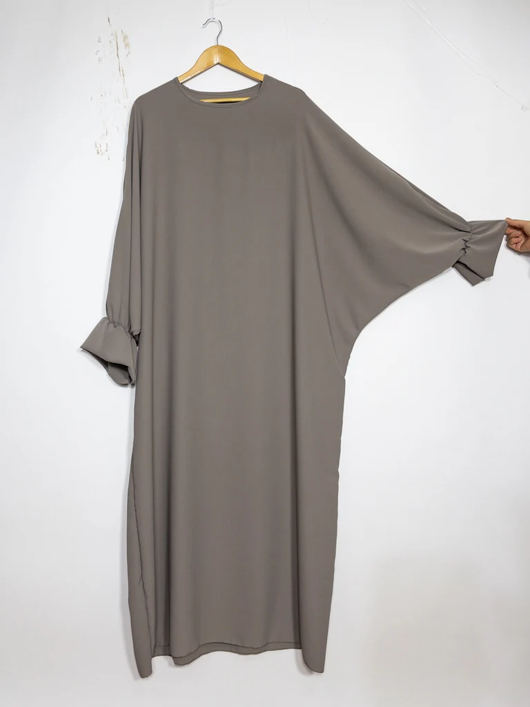 Abaya longue ref: 23312pk - Abaya longue large en Soie de Médine élégante et fluide – Image 2