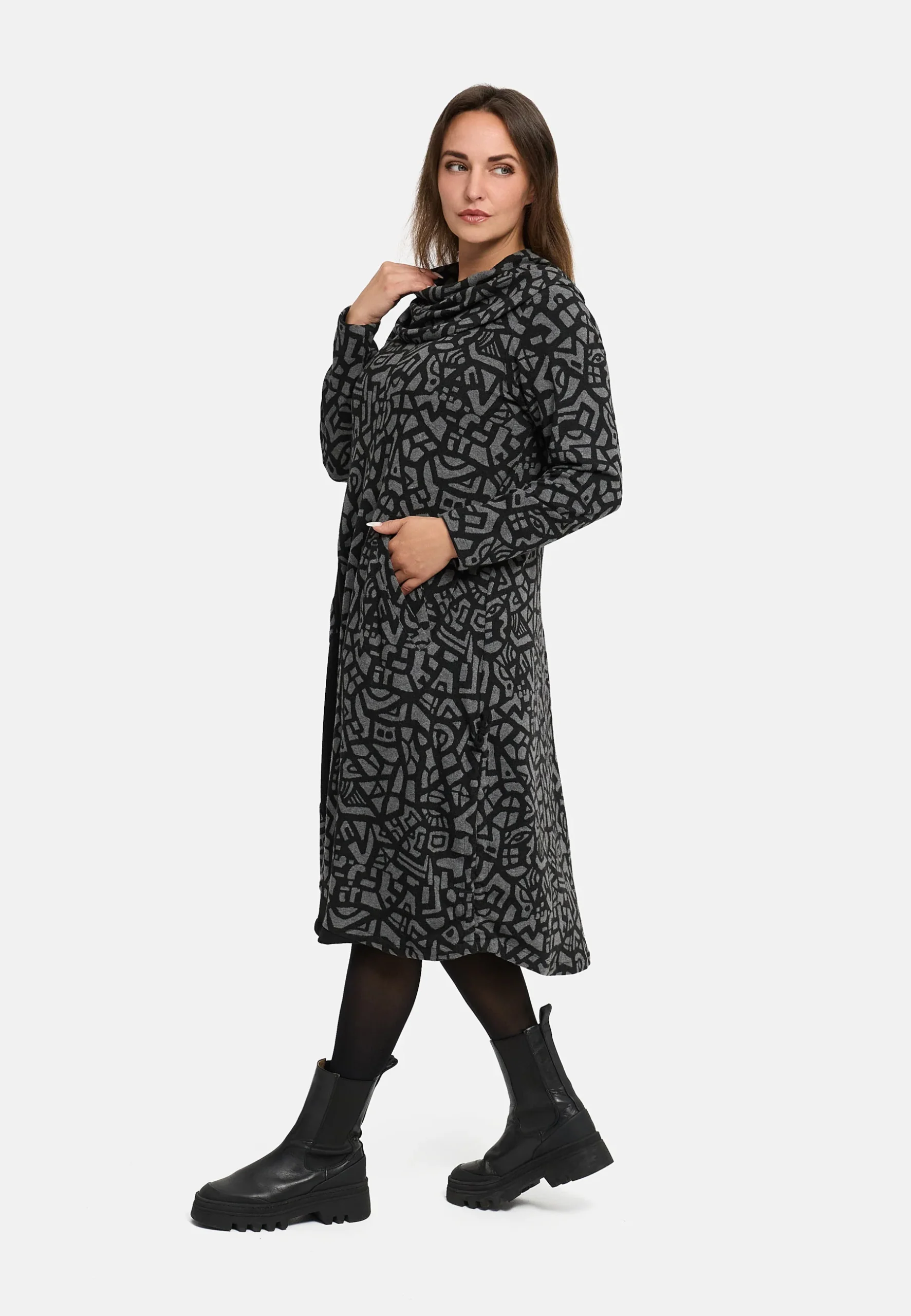 'Seriva' robe – artistique, confortable & flatteuse pour la silhouette – Image 4