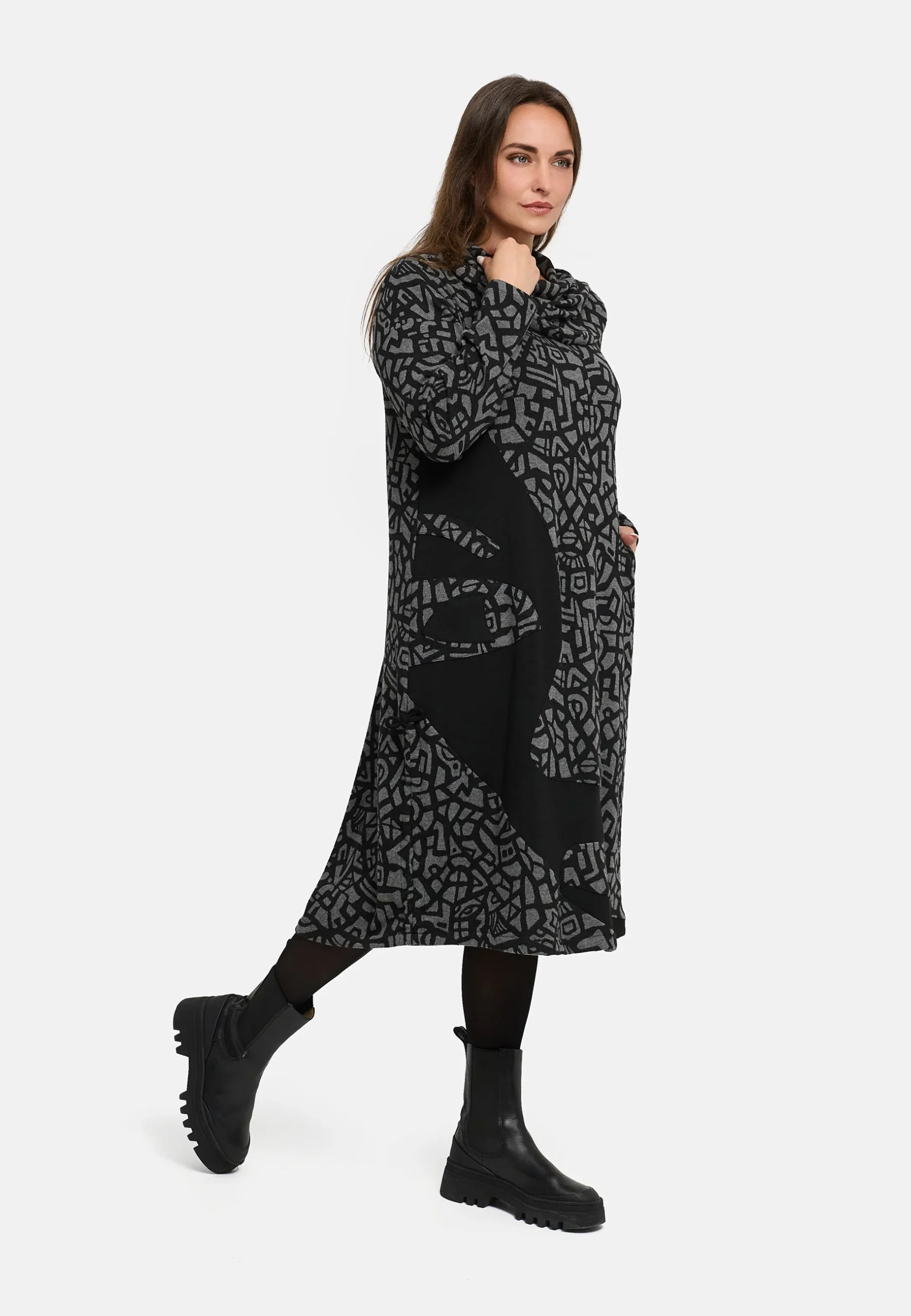 'Seriva' robe – artistique, confortable & flatteuse pour la silhouette – Image 3