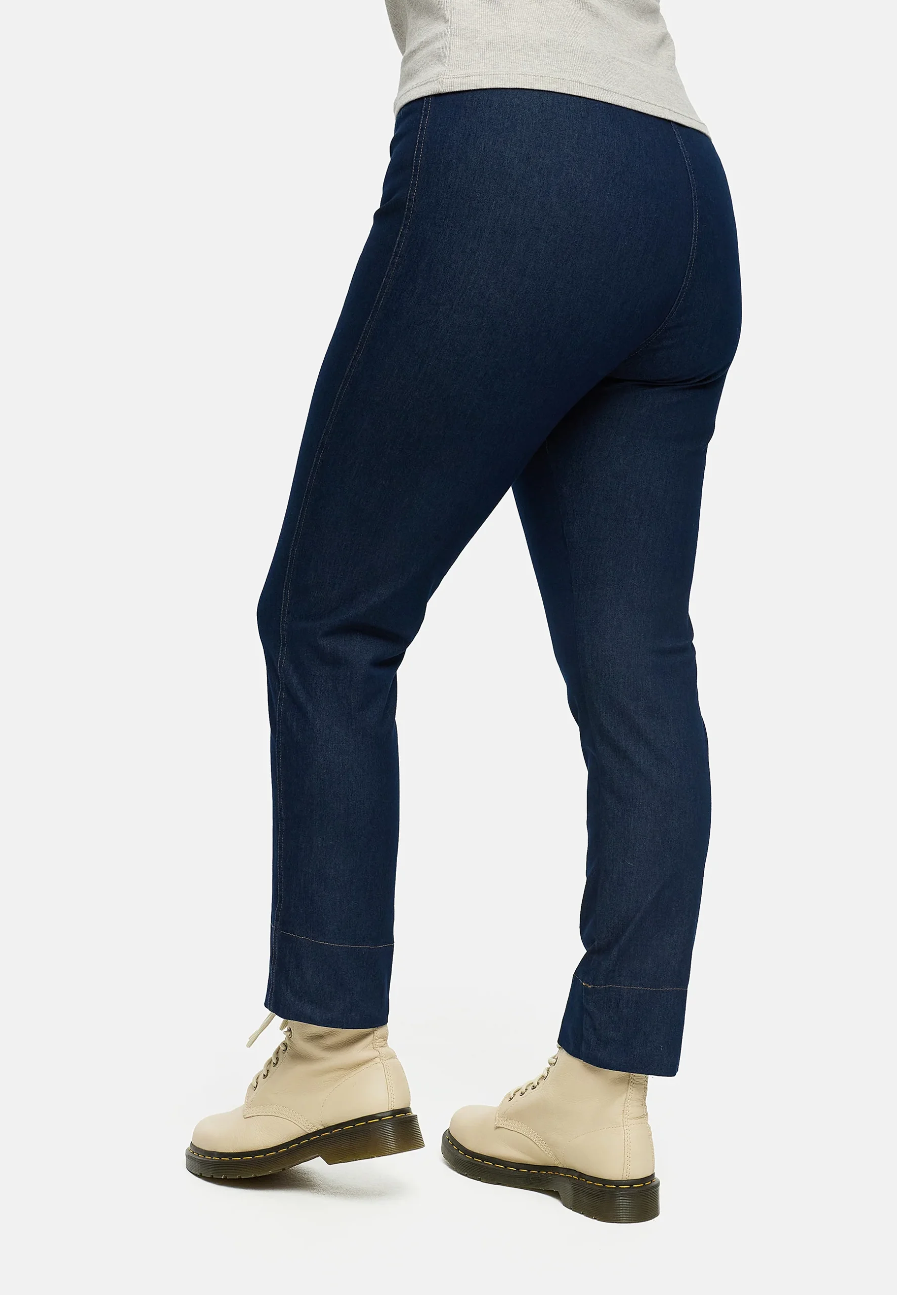 Pantalon 'Amira' – denim foncé, jambe conique & super stretch – Image 4