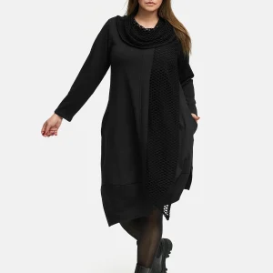 Robe 'Lunet' – moderne, élégante & avec un design au caractère affirmé