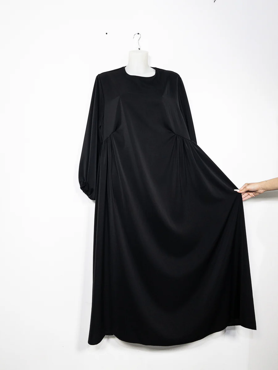 Robe abaya en Soie de Médine Ref: Ro2509pk - Robe abaya en Soie de Médine subtilement froncée au buste coupe fluide avec manches bouffantes – Image 6