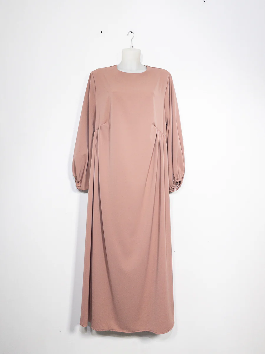 Robe abaya en Soie de Médine Ref: Ro2509pk - Robe abaya en Soie de Médine subtilement froncée au buste coupe fluide avec manches bouffantes