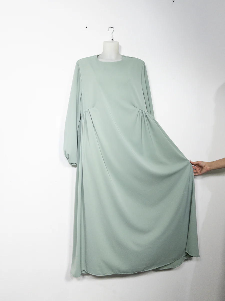 Robe abaya en Soie de Médine Ref: Ro2509pk - Robe abaya en Soie de Médine subtilement froncée au buste coupe fluide avec manches bouffantes – Image 8