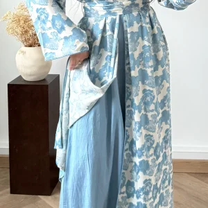 ENSEMBLE Robe et Kimono- Jacquard Floral Bleu Claire
