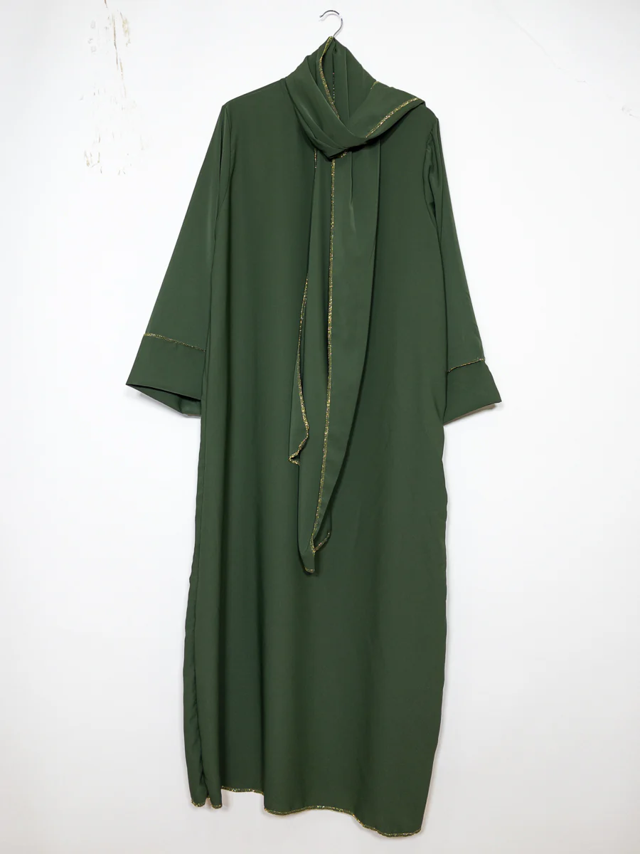 Abaya en soie de Médine pour femme ref:2377pk Robe Abaya en Soie de Médine avec Écharpe style raffiné et sa touche dorée – Image 8