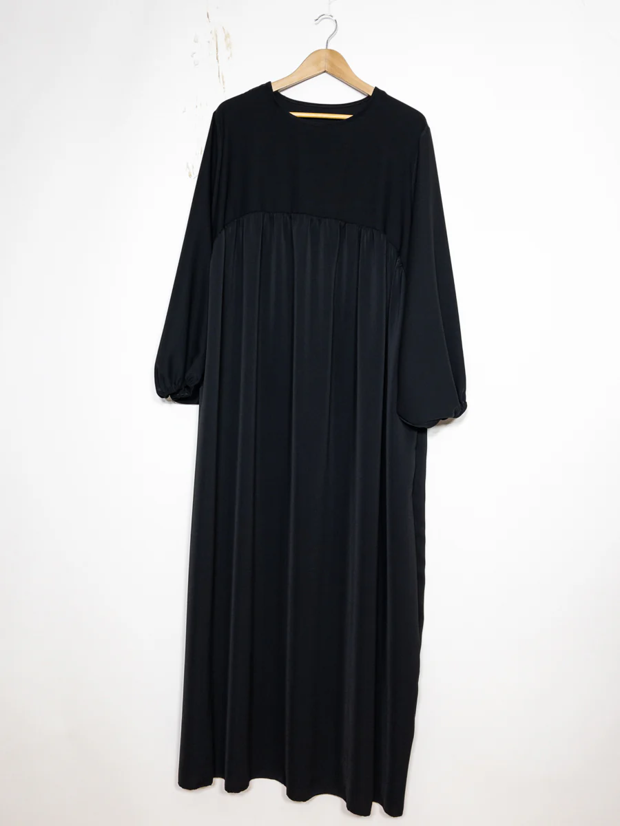 Abaya longue en soie de Médine REF: RO2379PK - légère, fluide et confortable – Image 9