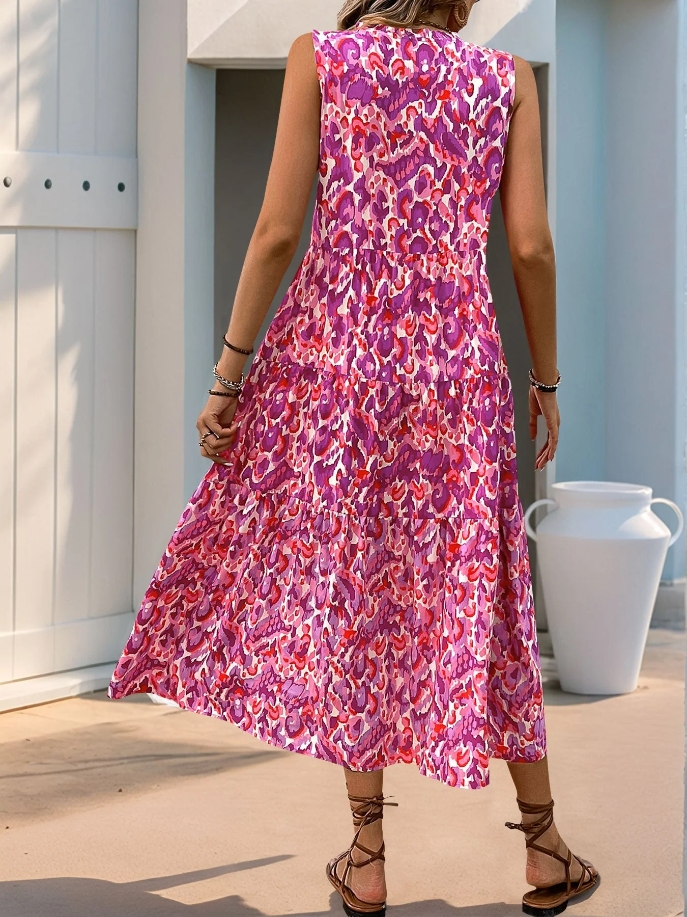 ZURI | Robe fleurie sans manches flatteuse pour le ventre – Image 8