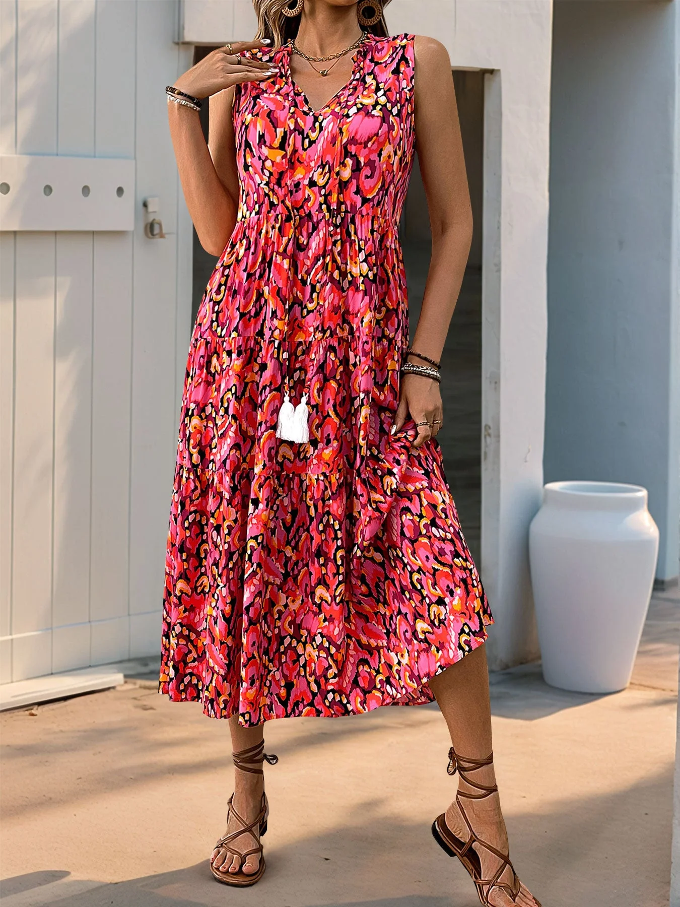 ZURI | Robe fleurie sans manches flatteuse pour le ventre – Image 5