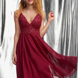 Robe Bal Vaporeuse Bordeaux Élégante