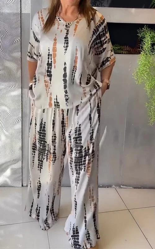 GABY | Costume décontracté deux pièces en satin à col rond – Image 3