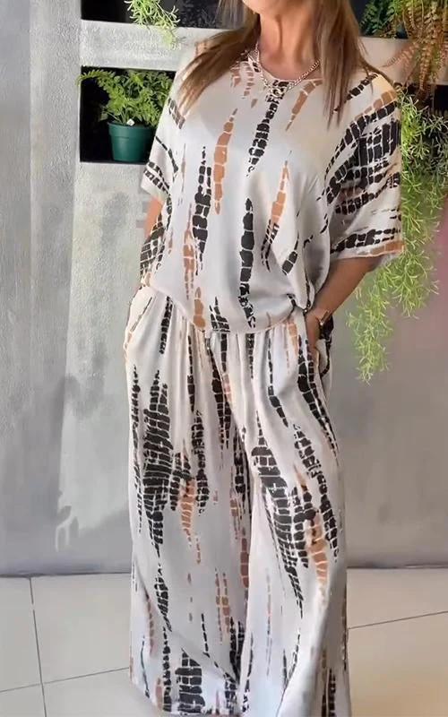 GABY | Costume décontracté deux pièces en satin à col rond – Image 4