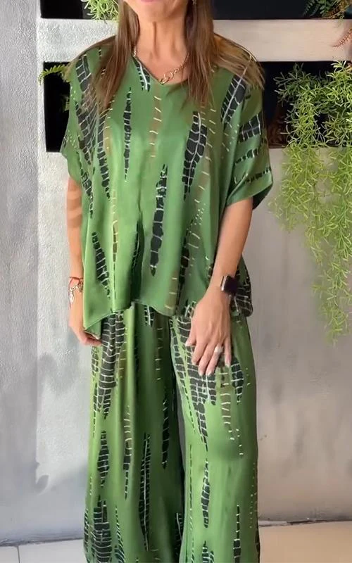 GABY | Costume décontracté deux pièces en satin à col rond – Image 9