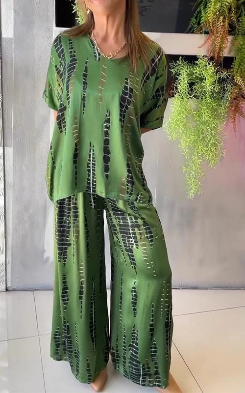 GABY | Costume décontracté deux pièces en satin à col rond – Image 6