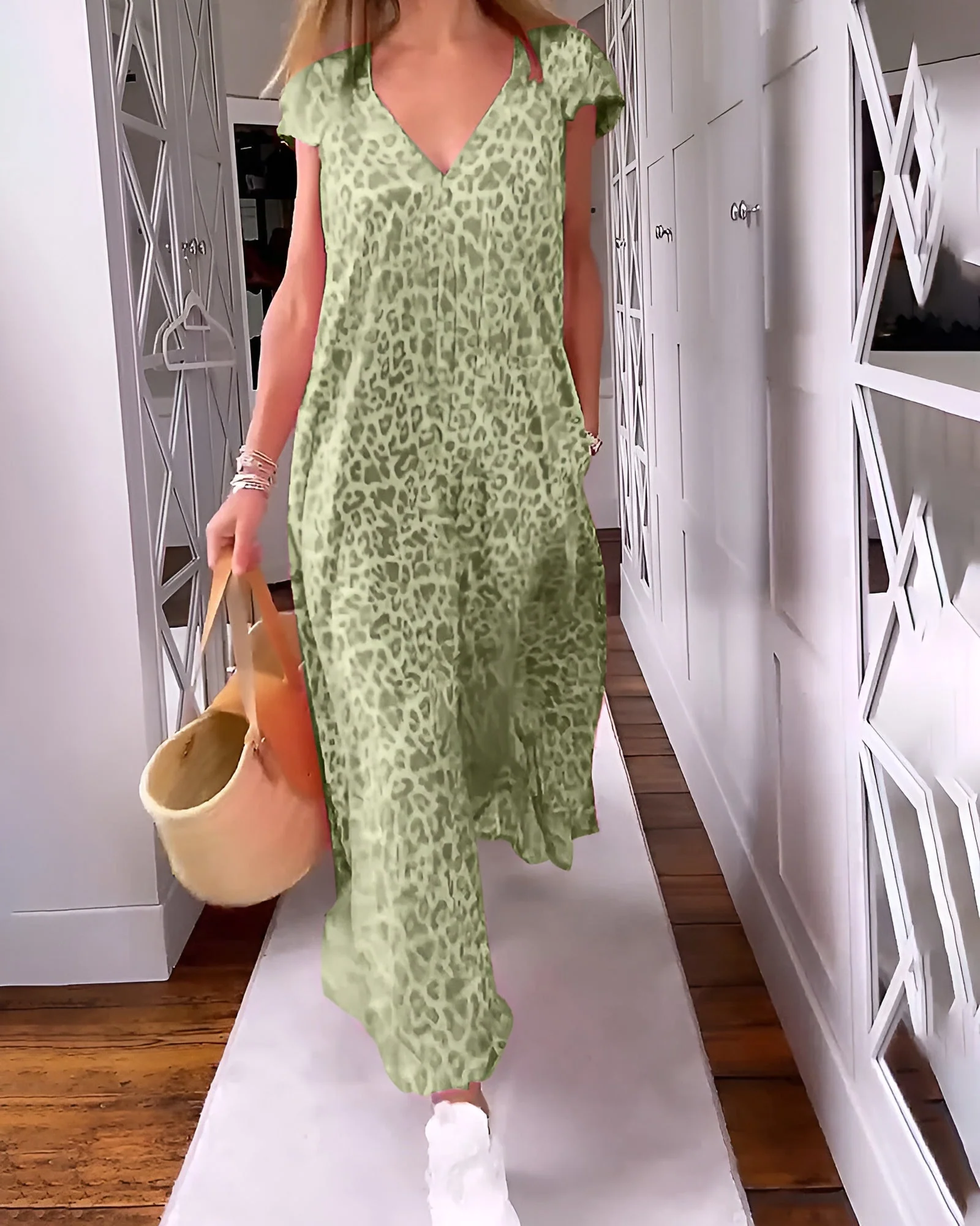 Véronique | Robe longue col V en imprimé à manches courtes – Image 5