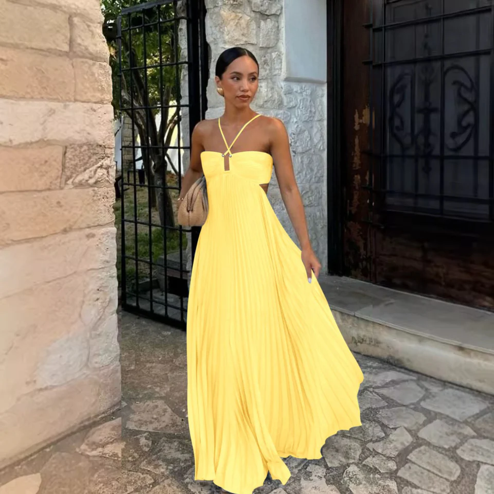 Élégance Bohème : Robe Longue Plissée à Détails Découpés