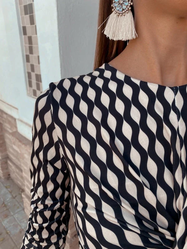 Bianca | Robe Midi Noire à Motif – Image 5